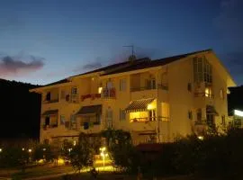Hotel Zlatni Lav