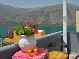 VILLA VASO 3bd,2ba,luxury and peace,great lake views, hotell i Dhimitroulianá