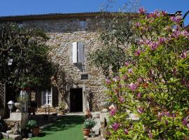 Le Manoir du Raveyron, Hotel in Vallon-Pont-dʼArc