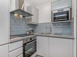 Paddock Drive, apartment in Winchester