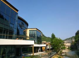 Spring Posh Roadsun International Hotel&Resort, hotel v destinaci Čang-ťia-ťie