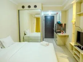 Modern Studio Room at Grand Serpong Apartment By Travelio