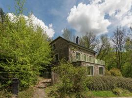 Beautiful holiday home in Redu with whirlpool, hótel í Redu