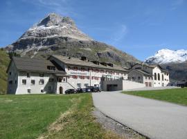 Gasthaus & Hotel Berninahaus, hotel v destinaci Pontresina