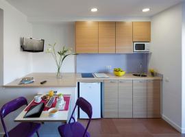 Abarco Apartments, hotel a Santa Coloma