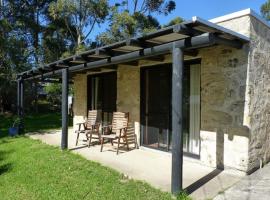 Happy Dogs Cottage Margaret River, pet-friendly hotel in Margaret River Town