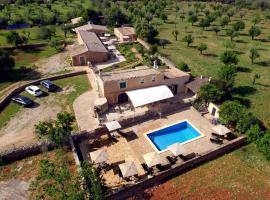 Can Porretí Agroturisme, farm stay in Lloret de Vistalegre