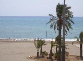 Primerísima línea de playa, hotell i Carboneras
