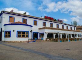 Hotel Restaurante Setos، فندق مع موقف سيارات في موتايلا ديل بالانكار