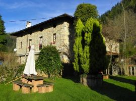 Agroturismo Izarre, guest house in Errezil