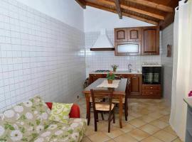 Casa Vacanza Isola sul Mare，卡斯泰拉姆馬雷德爾戈爾福的飯店