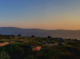 Old Town Youth Hostel, מלון בקוטור