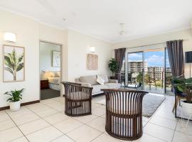 Huge CBD Top Floor Apartment with Breath Taking Views!, hotel in Darwin