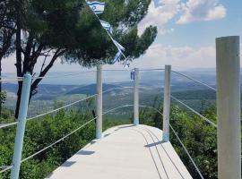 Michelle Suite סוויטת מישל, cottage in Amirim