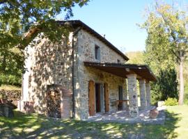Lovely Cottage in Bagni di Lucca Amidst Fields、Longoioのホテル