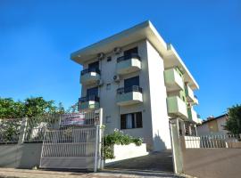 Residencial San Jorge, hotel in zona Russi & Russi Shopping Mall, Bombinhas