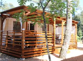 Mobile home Laurus Soline, hotel di Biograd na Moru