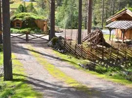 "Hobbit"like cabin