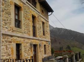 Apartamentos Rurales La Husteriza, cheap hotel in Ruenes