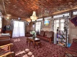Golden Hopes Group of Houseboats