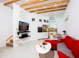 Elmaya's Duplex
