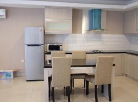 3BR 2FL Townhouse with Pool, holiday home in Jakarta