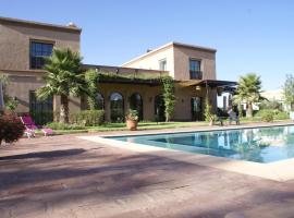 La Kasbah Aalma D'or, hotel con piscina en Najem