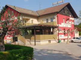 PONI NAKLO - Sobe Marinšek, B&B in Naklo