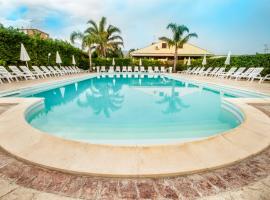 Paradise Beach camera mansardata vicino Cefalù PISCINA APERTA, hotel din Campofelice di Roccella