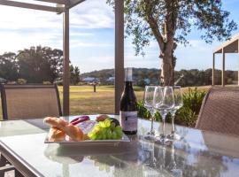 Condo 105 @ Horizons Golf Resort - Salamander Bay NSW，薩拉曼德灣的飯店