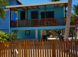 Carolyn's House, cottage in Caye Caulker