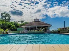 Kingston Vacation Rentals at The Romantic Log Cabin in Kingston