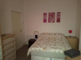 AA Apartment Westoe Road, beach rental in South Shields