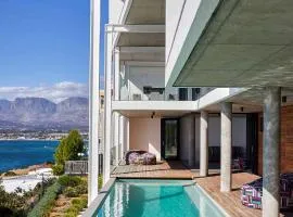 '22 Protea' - Luxury, Style and Elegance - Sleeps 12 in 6 En-suite Bedrooms