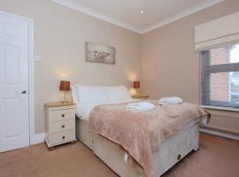 Lovely Victorian House, hotel with parking in Andover