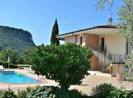 Cà Gardesana With Pool, hotel v destinaci Garda