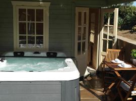 Ashford house 'The Snug' private hot tub, beach rental in Fylingthorpe