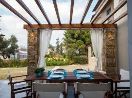 Daphne, Beachfront House Glarokavos #FeelsLikeHome