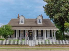 Riverboat Bed & Breakfast, orlofshús/-íbúð í Natchez