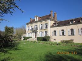 Domaine de Sainte Anne, hotel with pools in Venoy