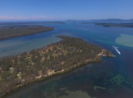 Lani's Holiday Island, hotel in Forster