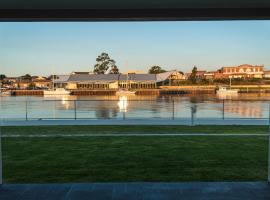 Ulverstone Waterfront Apartments, hotel v destinaci Ulverstone