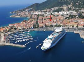 **** VERY CENTRAL Ajaccio 36 rue Fesch, cosy flat in city center pedestrian street, up to 4 people ****, hotel em Ajaccio
