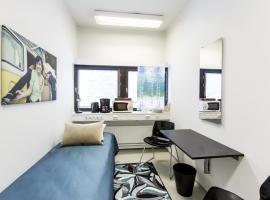 Forenom Hostel Vantaa Airport, hotel near Helsinki-Vantaa Airport - HEL, 