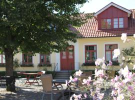 Blåsingsborgs Gårdshotell, hotel with jacuzzis in Kivik