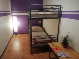 Budapest Party Hostel at Udvarom, khách sạn ở Budapest