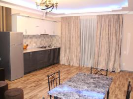 sunny home, hotel with parking in Kobuleti