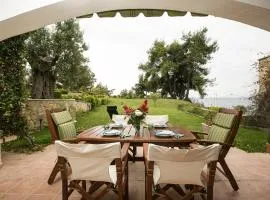 Blue Crab, Beachfront House in Kalandra #FeelsLikeHome
