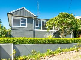 Victor Parade 5, pet-friendly hotel in Shoal Bay