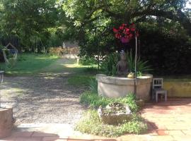 Gîte de charme, landsted i Arles